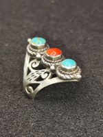 Vintage 925er Silber Ring mit Natur Türkis, Koralle Top