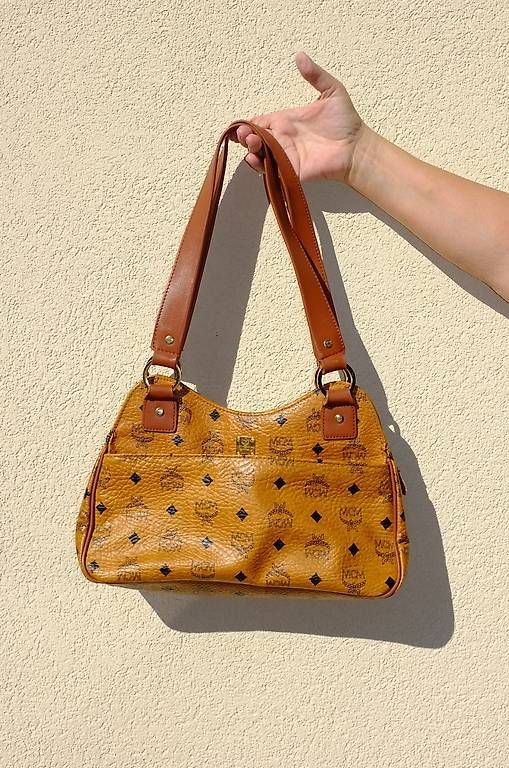 Taschen für Damen: MCM Handtasche mit Echtheitszertifikat – Gebraucht aus Vésenaz von Enya001