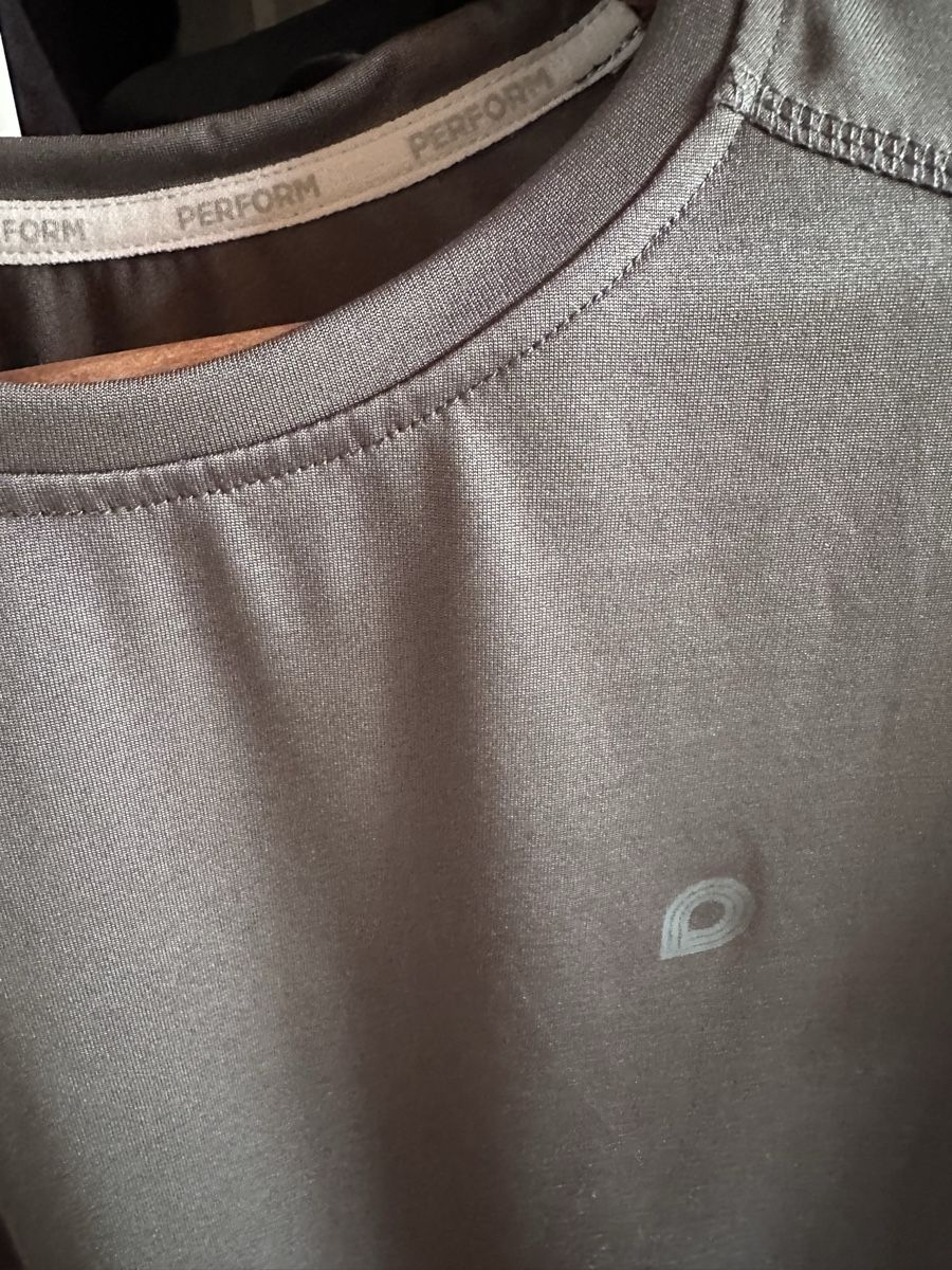 T-shirt: Sportshirt von Perform Gr. M, grau – Usato da Münsingen venduto da Secondhand89 1