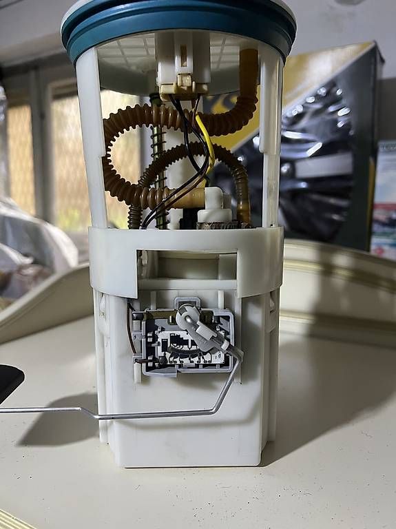 Tutti pezzi di ricambio auto: Kraftstoff/ Benzin Pumpe  – Usato da St.Gallen venduto da Piran65