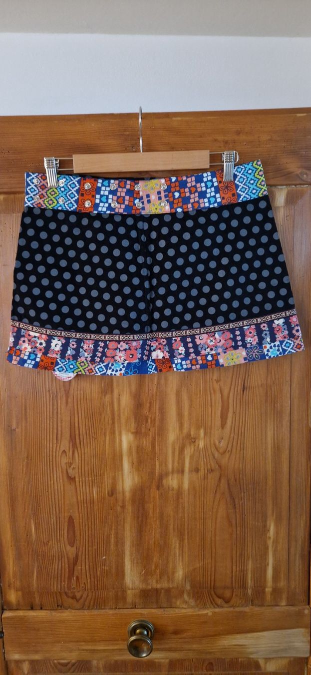 Moshiki Vestiti & Gonne: Moshiki Mini Choco Jupe Reversible – Nuovo e nell'imballaggio originale da Rifferswil venduto da maruna 1