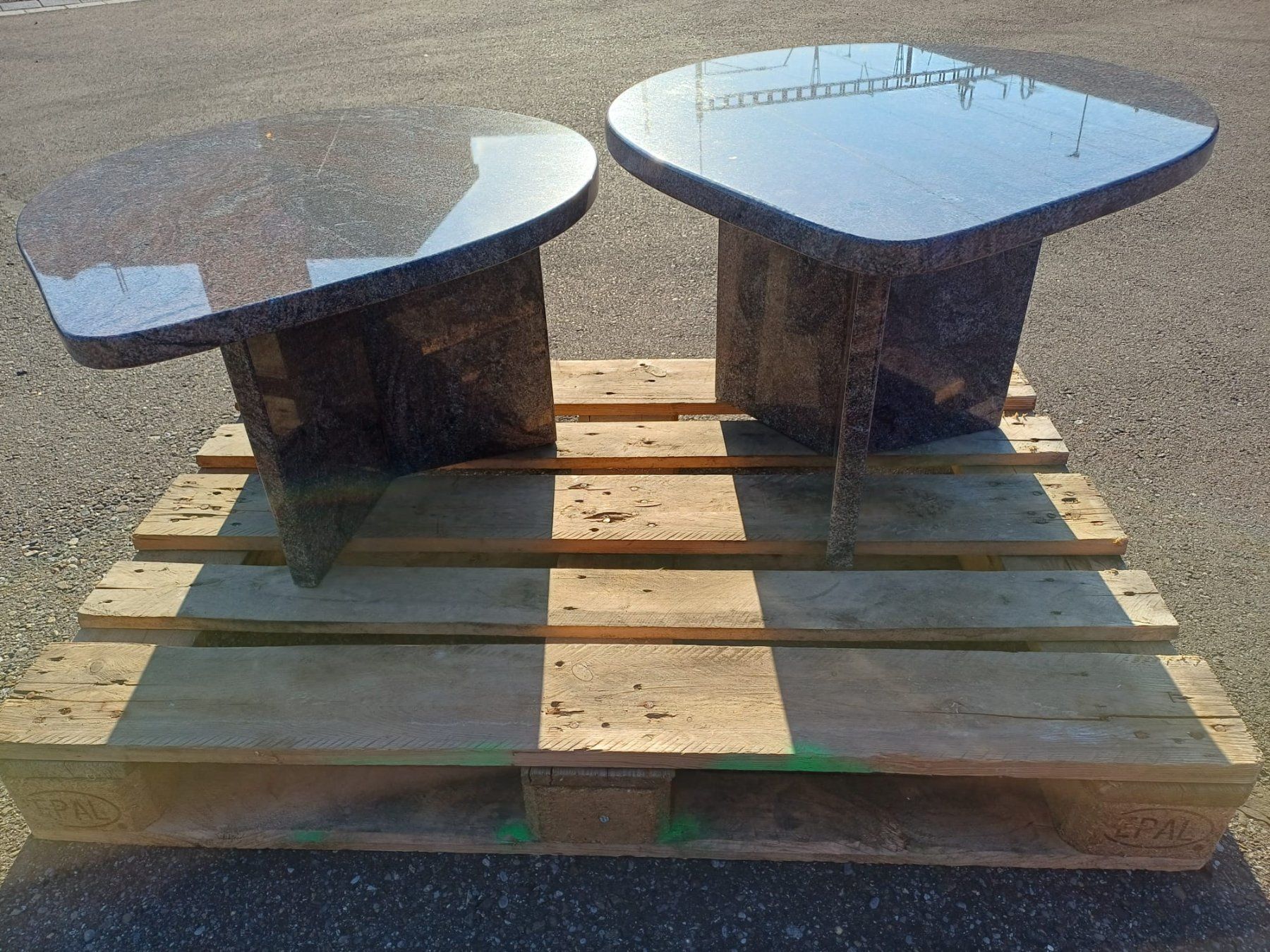 Tischset: Salontisch, Couchtisch 2er Set aus Granit – Gebraucht aus Seengen von artemik