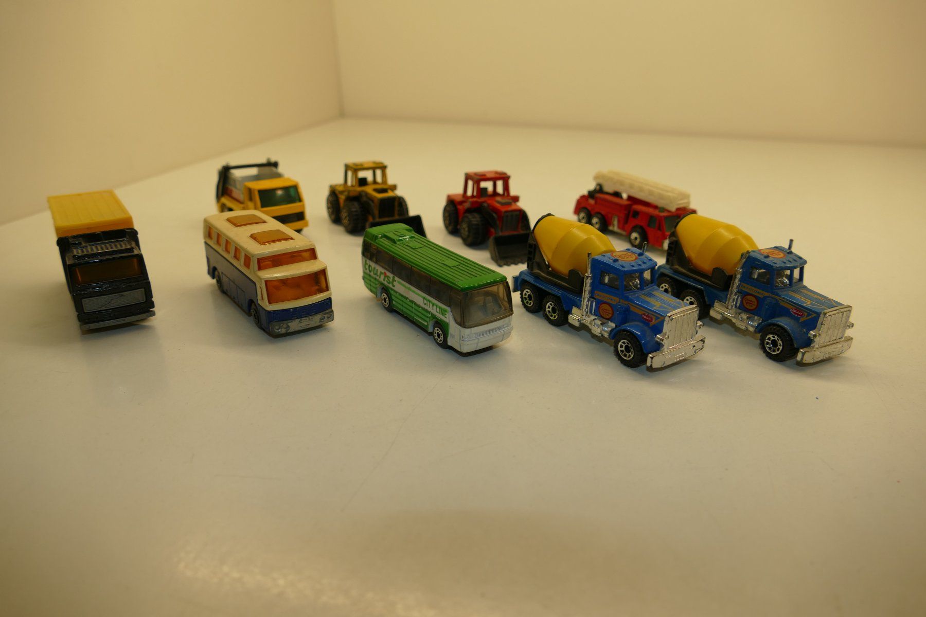 Matchbox Giocattoli: Matchbox: 9xFahrzeuge – Usato da Niederhasli venduto da Flash32 1