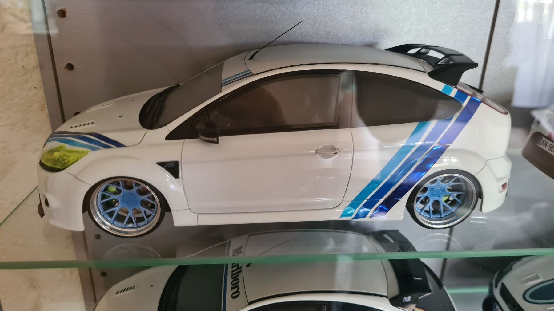 Ford Voitures modèles: Modellauto Ford Focus RS Weiss Gut Zustand – Neuf avec emballage d'origine à Ittigen par ROCKY1964