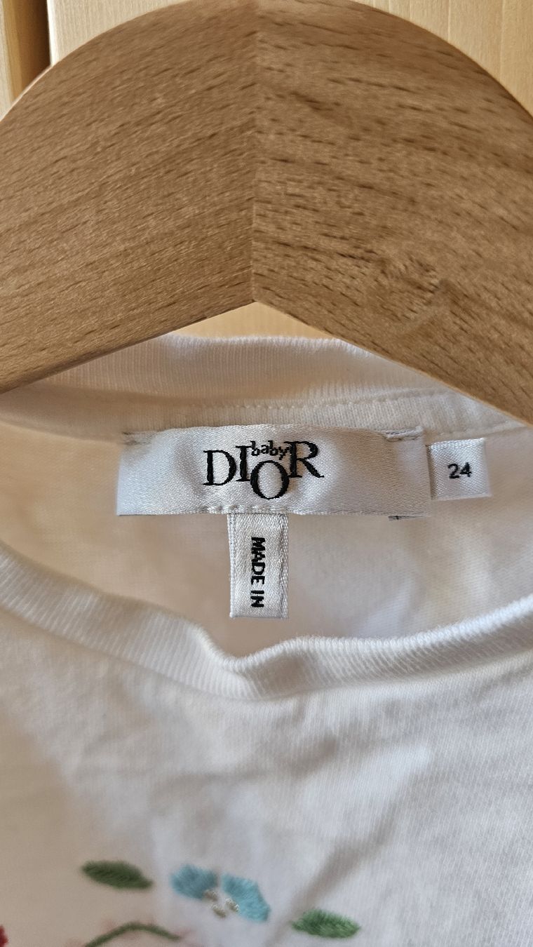 Dior Blusen, T-Shirts & Tops: Dior Baby T-Shirt 24M – Gebraucht aus Hünenberg von mar_vqb7 1