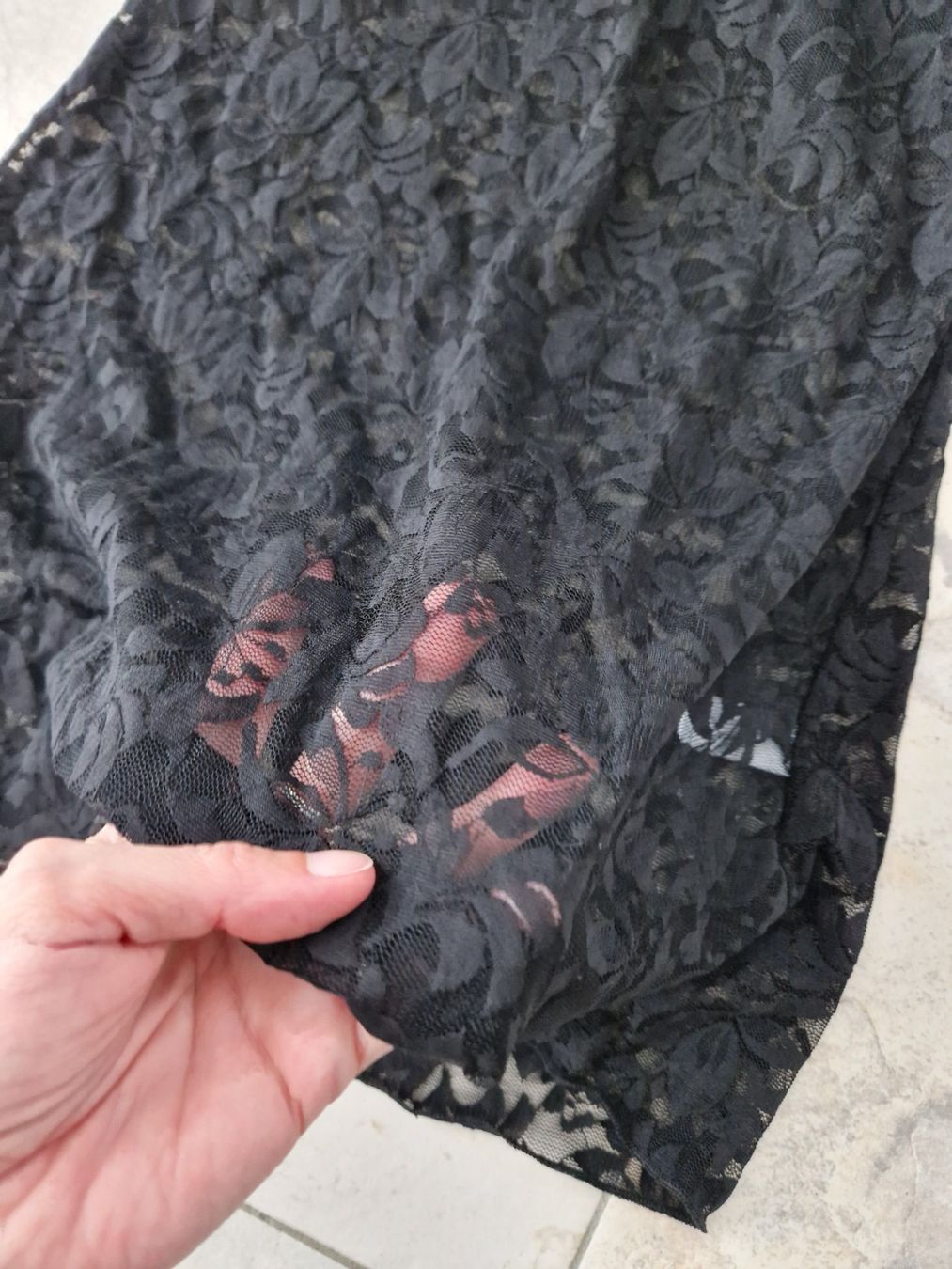 Tops: Schwarzes Spitzen-Top mit Strass-Träger / Grösse S one size – Gebraucht aus Niederrohrdorf von Miripfiri 1