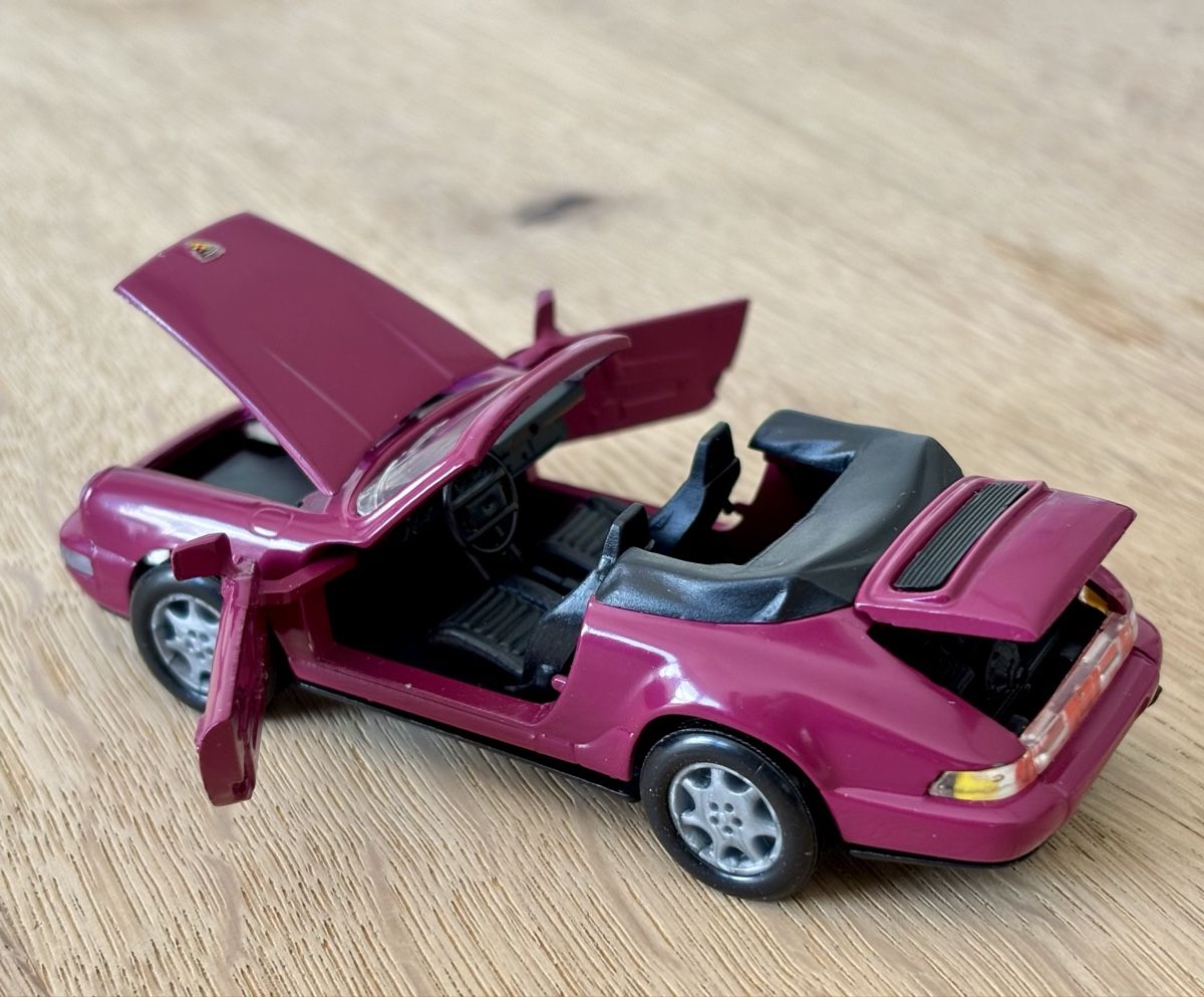 Porsche Modellautos: 1 Porsche 911 Cabriolet**1:43**NZG** – Gebraucht aus Volketswil von Car6 5