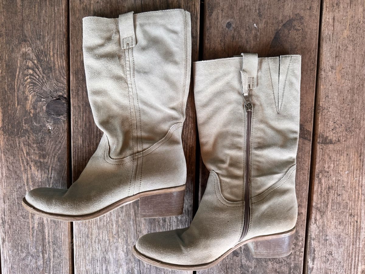 Scarpe da donna: Wildlederstiefel / Grösse 40  – Usato da hendschiken venduto da hippielfe