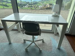 IKEA Pāhl Schreibtisch und Stuhl