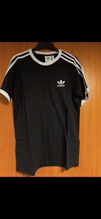 Tee-shirt Adidas noir, taille M, parfait état pour l'été!