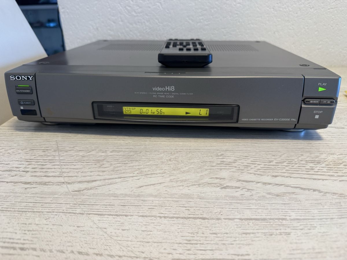 Sony Aufnahmegeräte: Sony EV-C2000E High-End Hi8 Videorecorder – Gebraucht aus Zunzgen von milesdavis76