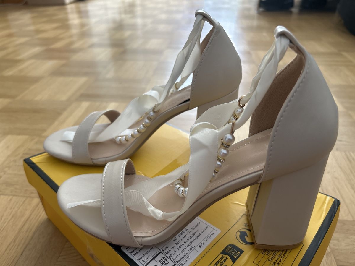 Scarpe da donna: Damen Schuhe Gr. 37 Neu – Nuovo e nell'imballaggio originale da Dulliken venduto da Lindt.1845 1