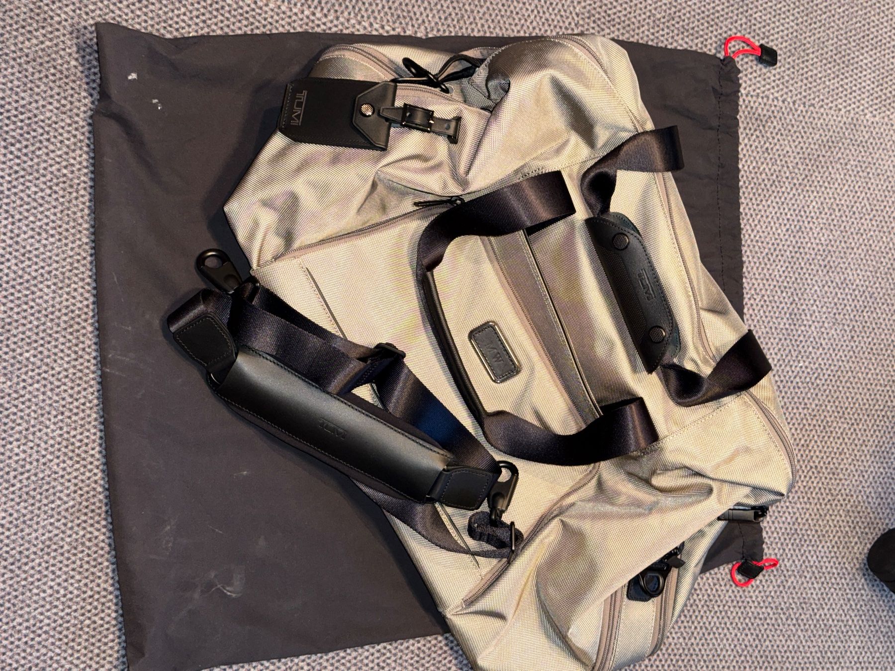 Tumi Borse: TUMI Alpha 4 Double Expansion Duffle Bag – Nuovo (secondo la descrizione) da Unterseen venduto da SONY-CoolGo 8