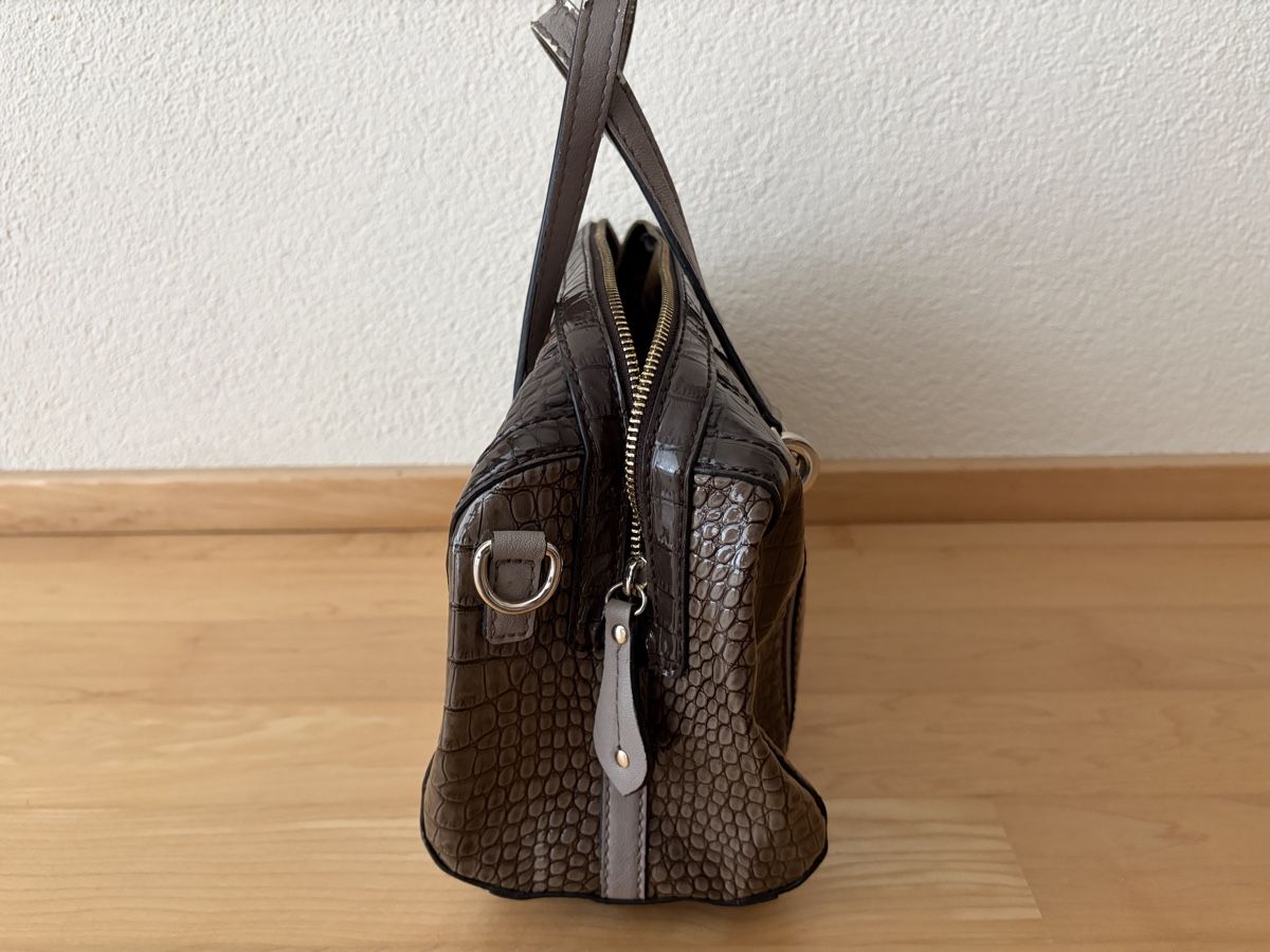 Guess Sacs femmes: Handtasche Guess Krokoprint braun – D'occasion à Chur par weewoo 3