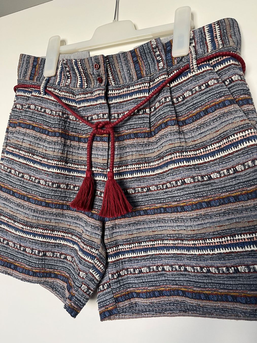 Sessun Pantaloni: Short sessùn Itaca taille 40 – Usato da Le Crêt-p-Semsales venduto da staglione69