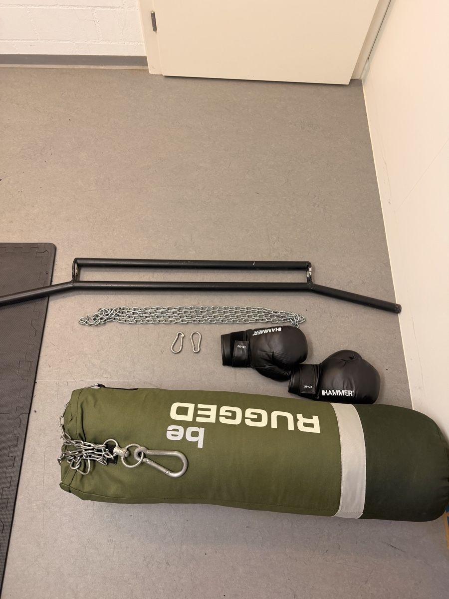 Sacchi da boxe: Boxsack mit Boxhandschuhen – Usato da Seengen venduto da Yannick_Herzig 1