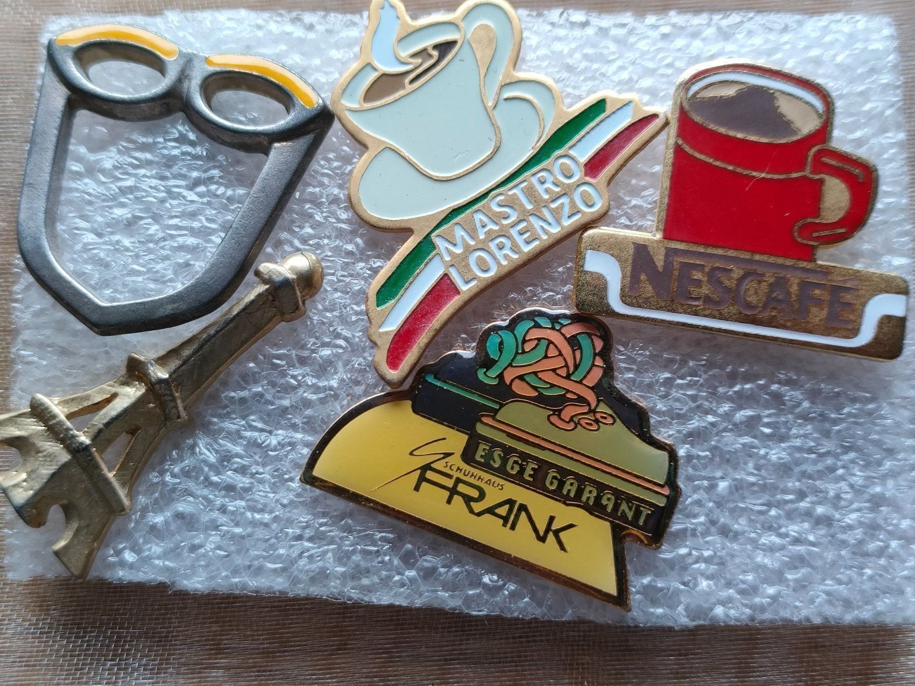 Placchette & Badge: Pins Kaffee – Usato da Brugg AG venduto da Mashaba