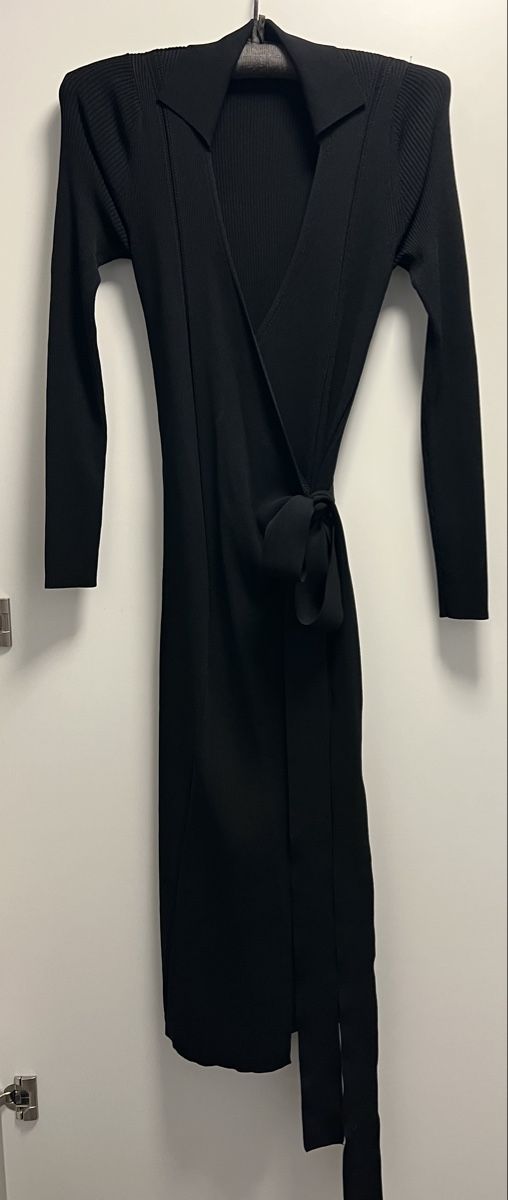 Vestiti: Black wraparound dress – Usato da Zürich venduto da son_f7qw