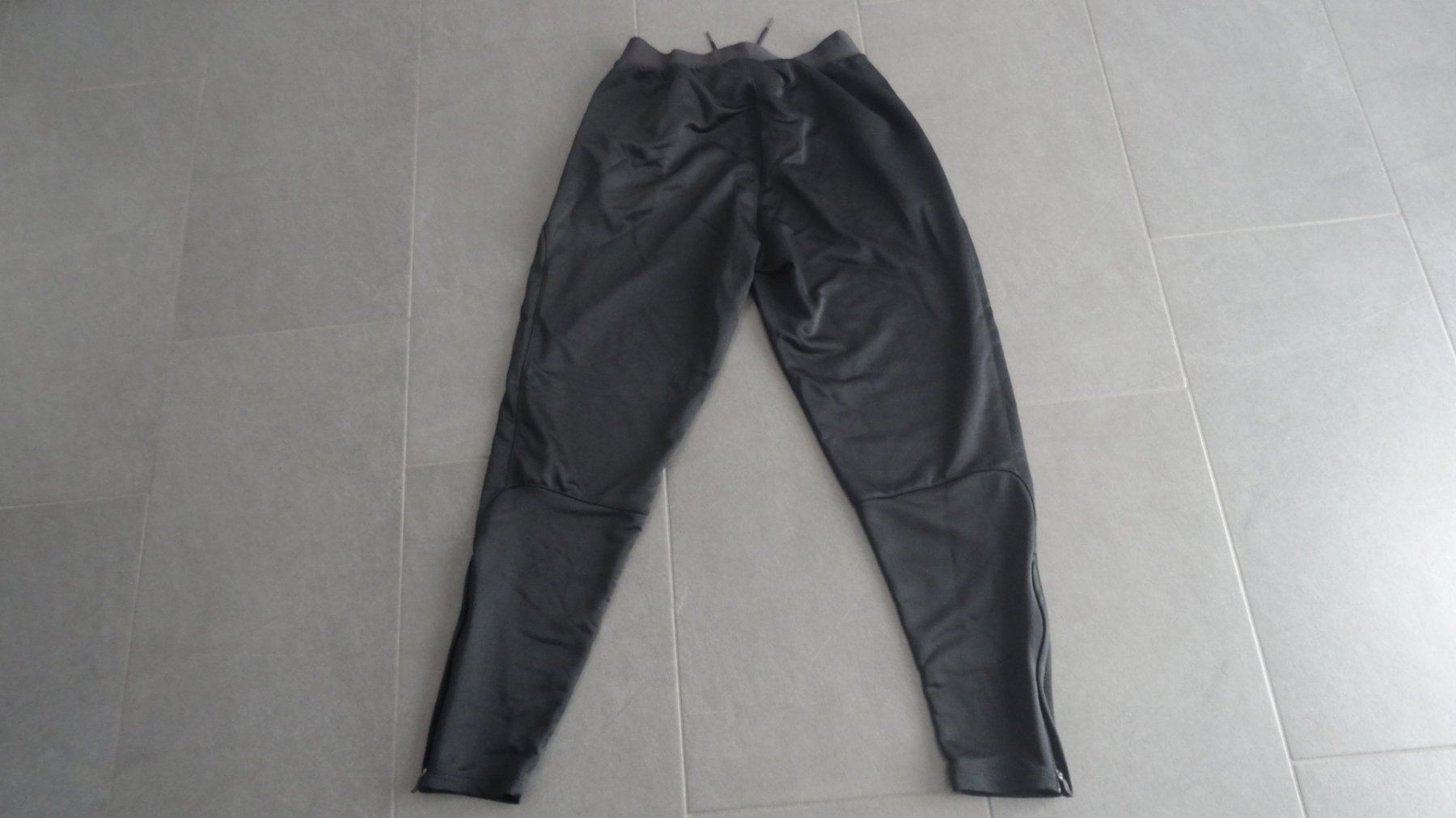 Jako Pantaloni: JAKO Training Allround, Jogginghose, schwarz, Gr. M – Usato da Beinwil am See venduto da den_p9db 3