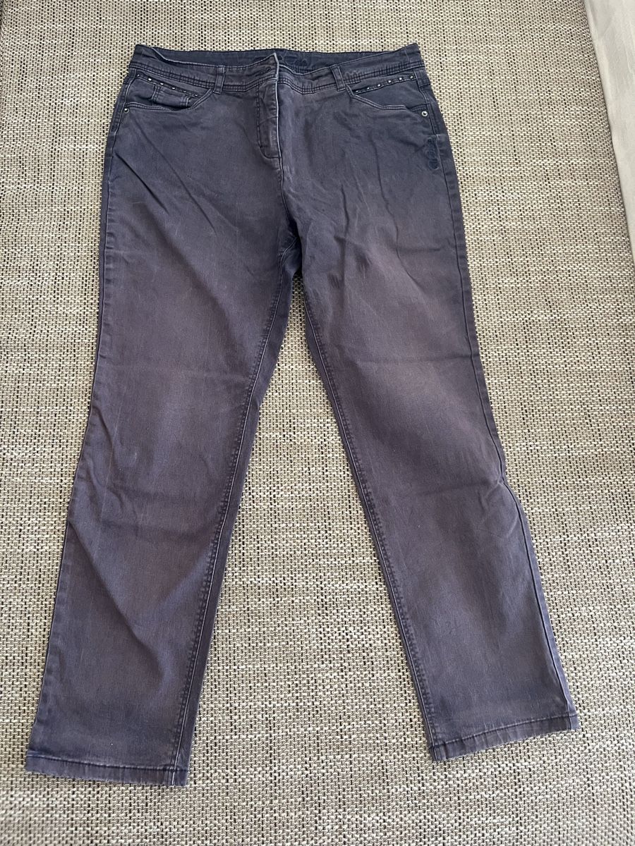 C&A Jeans:     Dunkelgraue Hose mit Nieten - Gr. 42 – Usato da Kleinandelfingen venduto da fam_x5rv