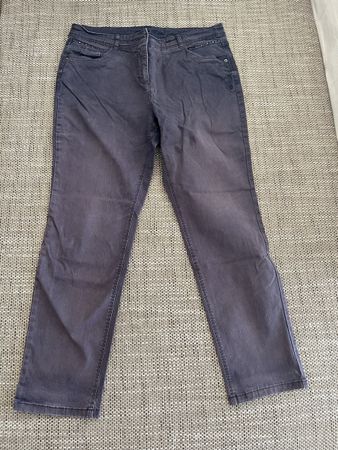     Dunkelgraue Hose mit Nieten - Gr. 42