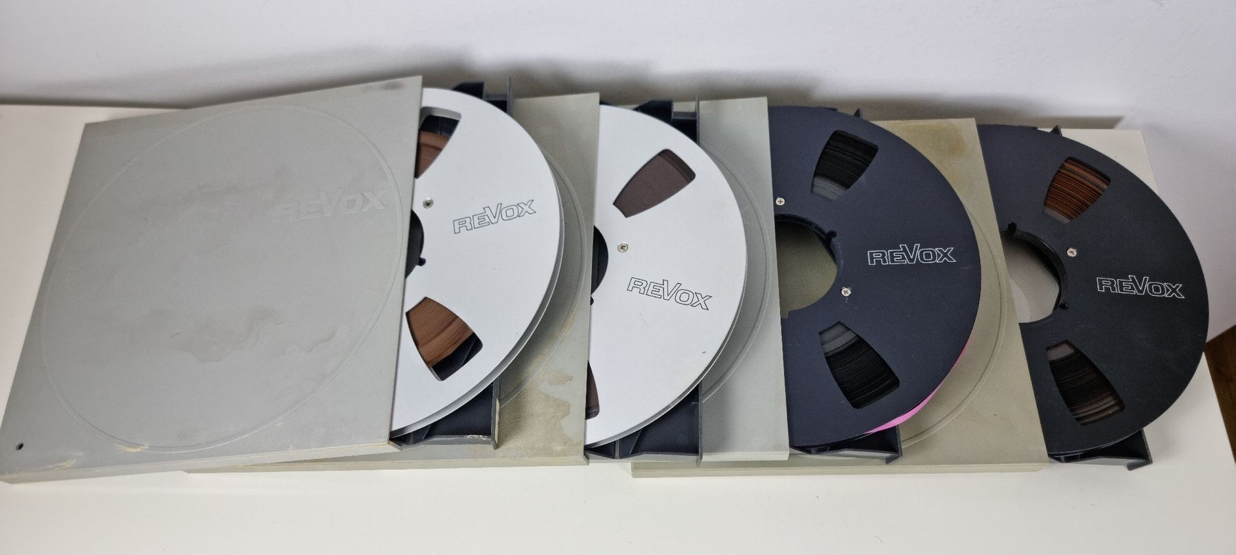 Revox Apparecchi a nastro: REVOX - ALUMINIUMSPULEN  SCHWARZ UND SILBER – Usato da Thun venduto da MP1211 1