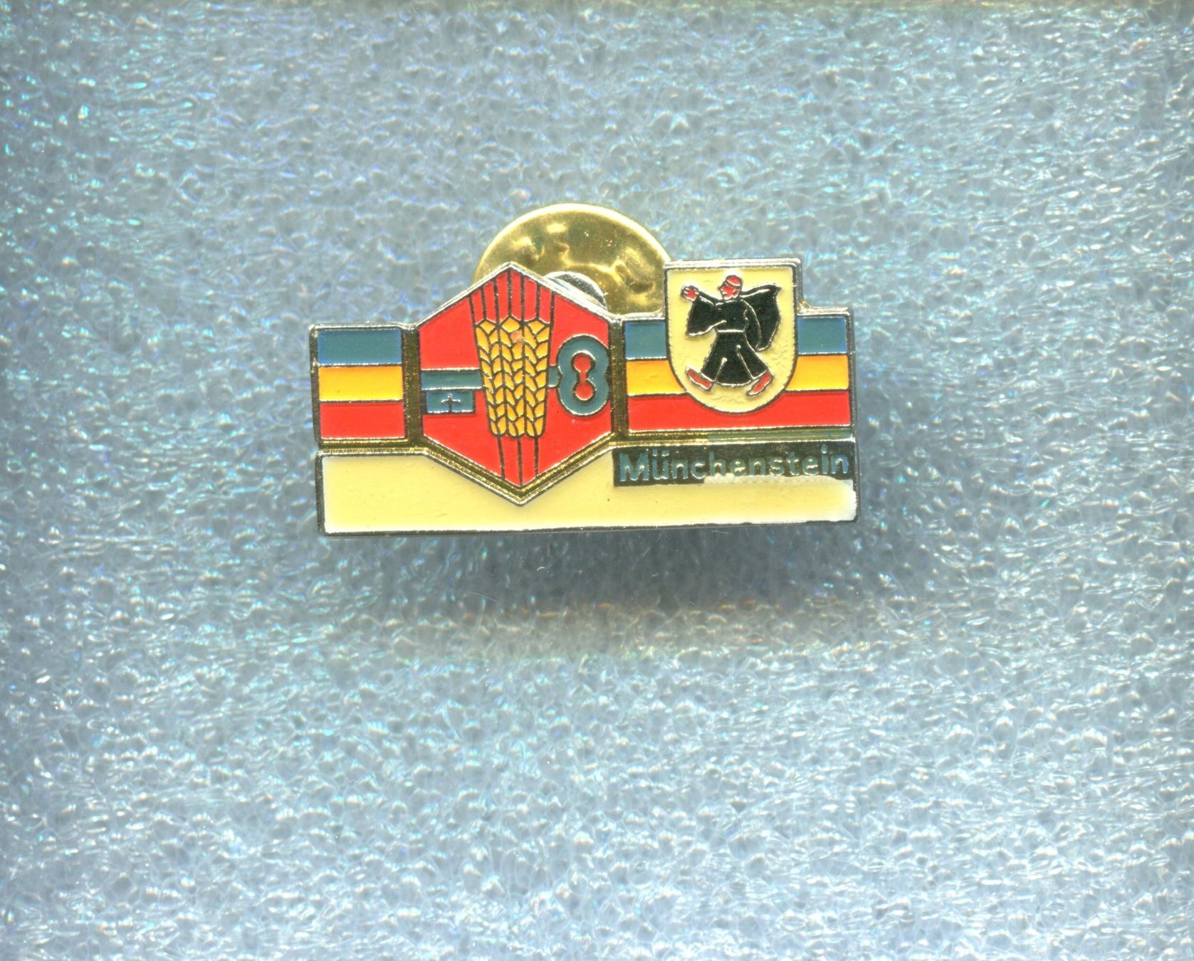 Placchette & Badge: RAIFFEISEN Bank   Münchenstein – Usato da Winterthur venduto da Sammleroase
