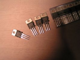 10 Stk. Linearregler L4940V5