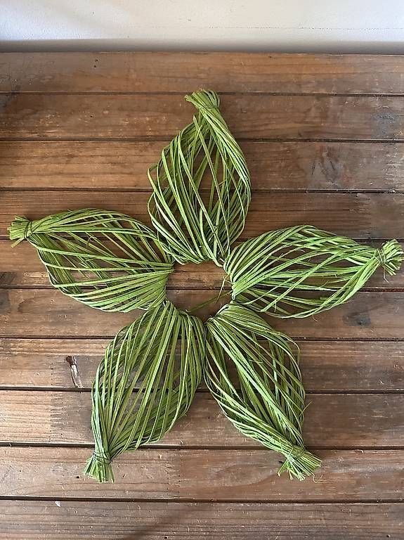 Tutte le decorazioni: Dekoblumen – Usato da Mauren venduto da SB1606