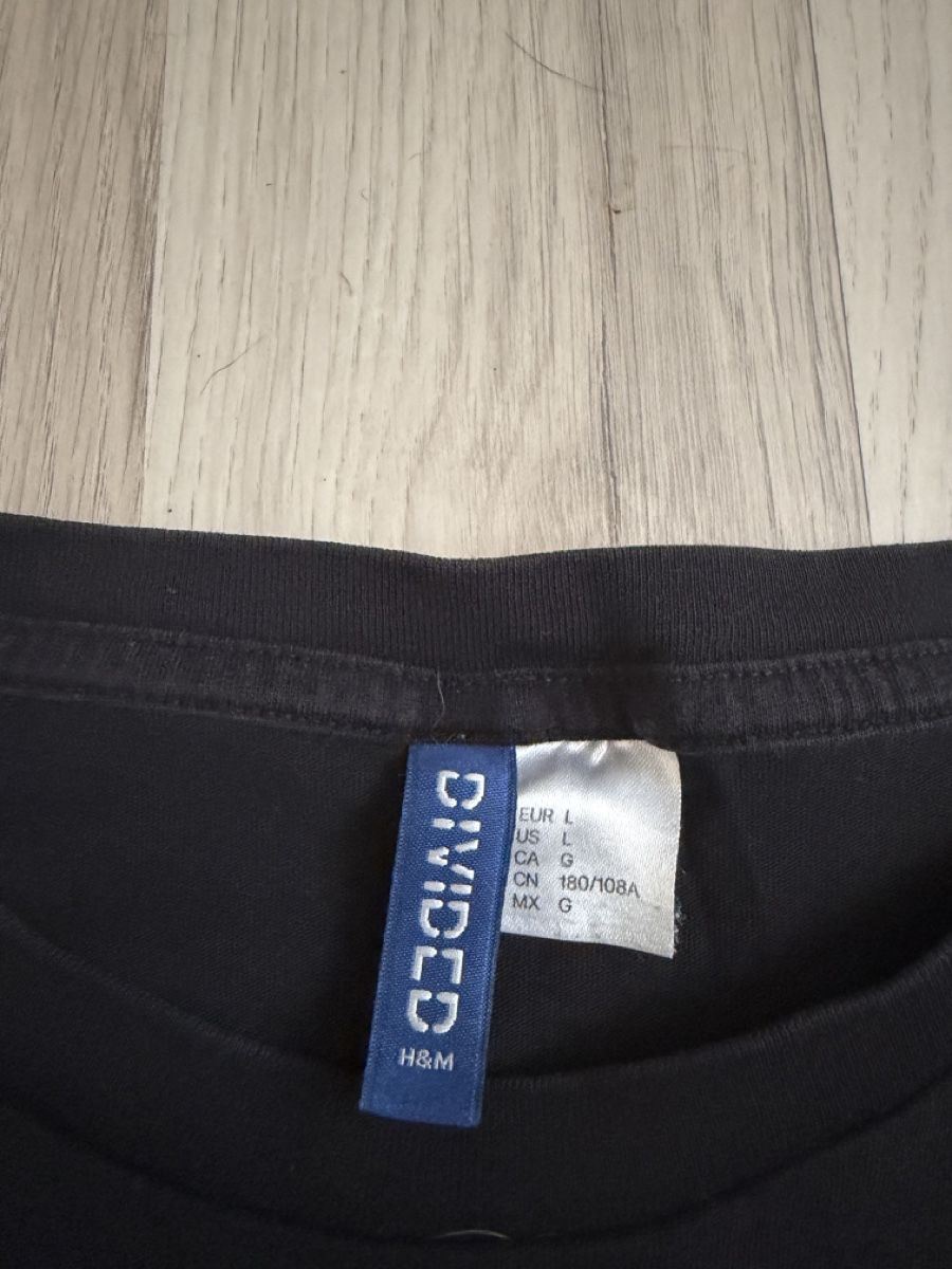 H&M T-shirt: Schwarzes T-Shirt – Usato da Davos Platz venduto da ang_m2dp 2