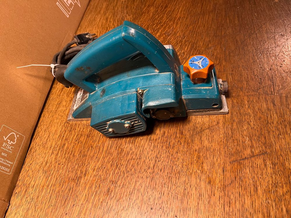 Handhobelmaschine Makita Handplaner Model 1900B Kaufen auf Ricardo