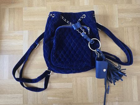kleiner Velours Rucksack von Maddison