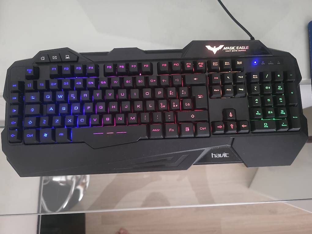 Claviers: Tastiera e Mouse da Gaming  – D'occasion à Morbio Inferiore par Dome_ 1
