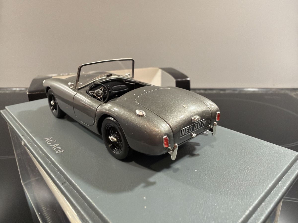 Modellini d'auto: AC Ace - 1/43 - Neo Models - Rar – Nuovo e nell'imballaggio originale da Wolfwil venduto da Rolex1 2