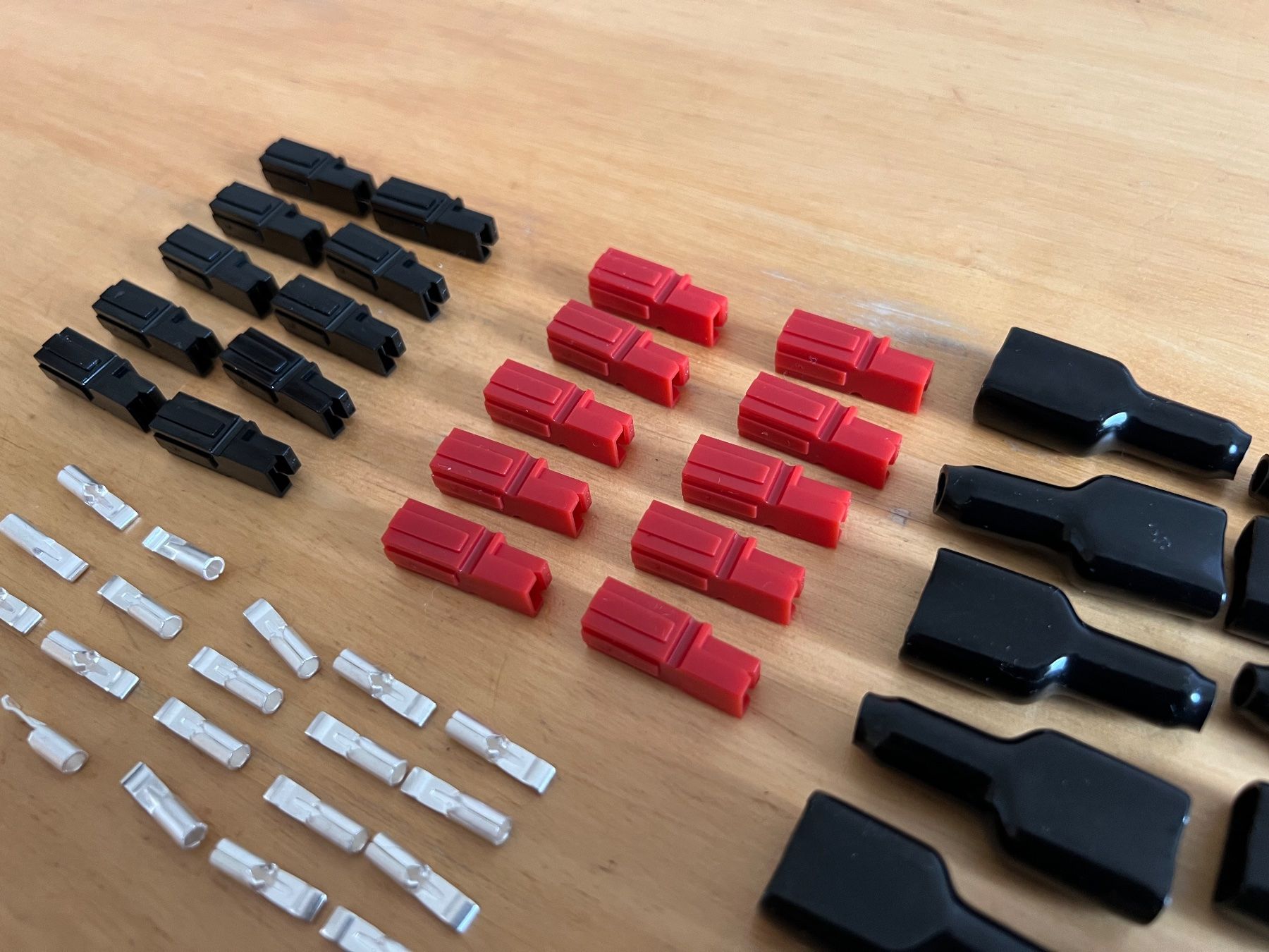 Tutti pezzi di ricambio auto: 10 Paar Anderson PowerPole 30A rot schwarz replica m. Gummi – Nuovo (secondo la descrizione) da Lützelflüh-Goldb venduto da Guemseli 2