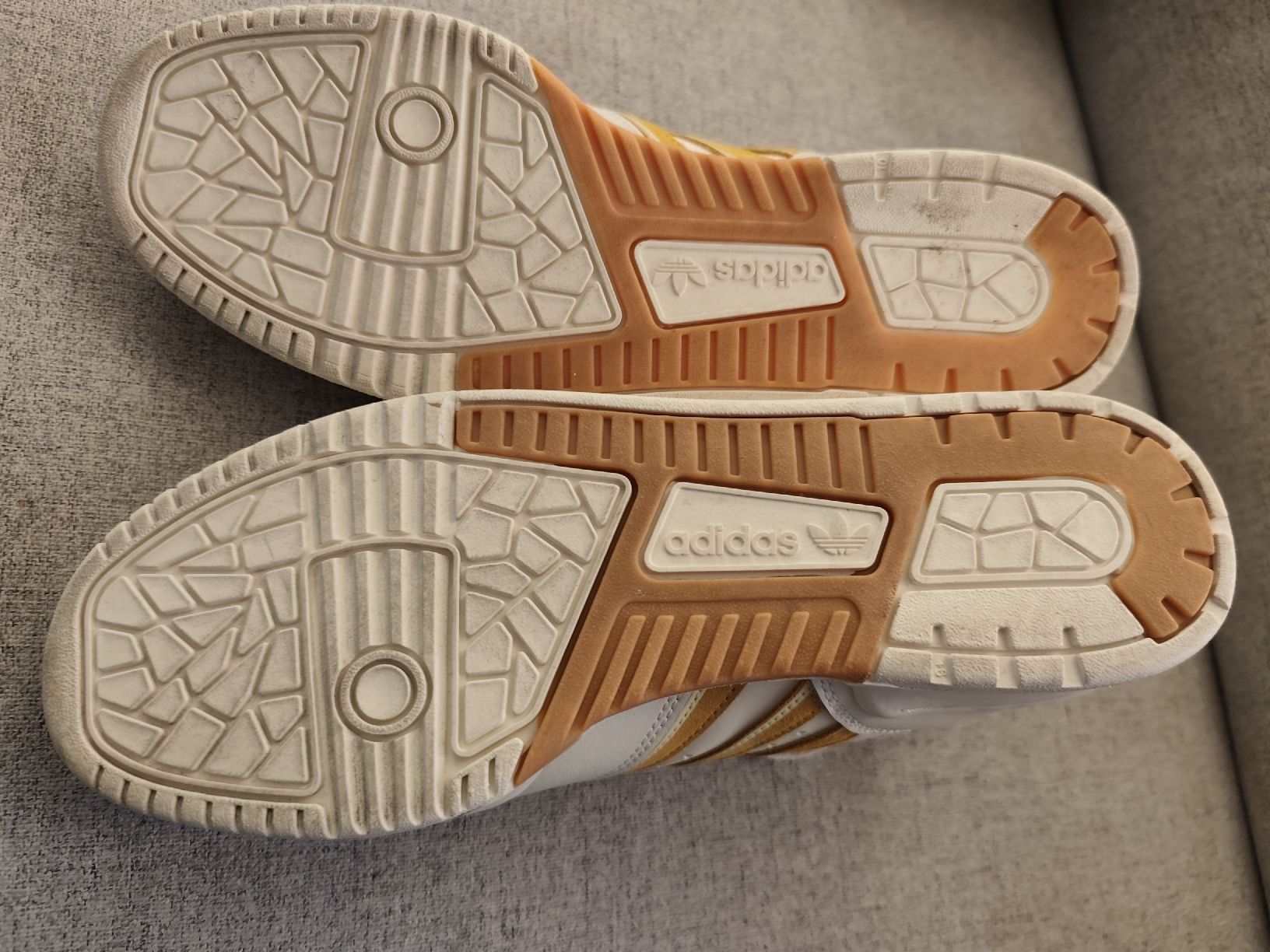 Adidas Herrenschuhe: Sneaker Adidas – Neu (gemäss Beschreibung) aus Oberägeri von ang_22g5 4