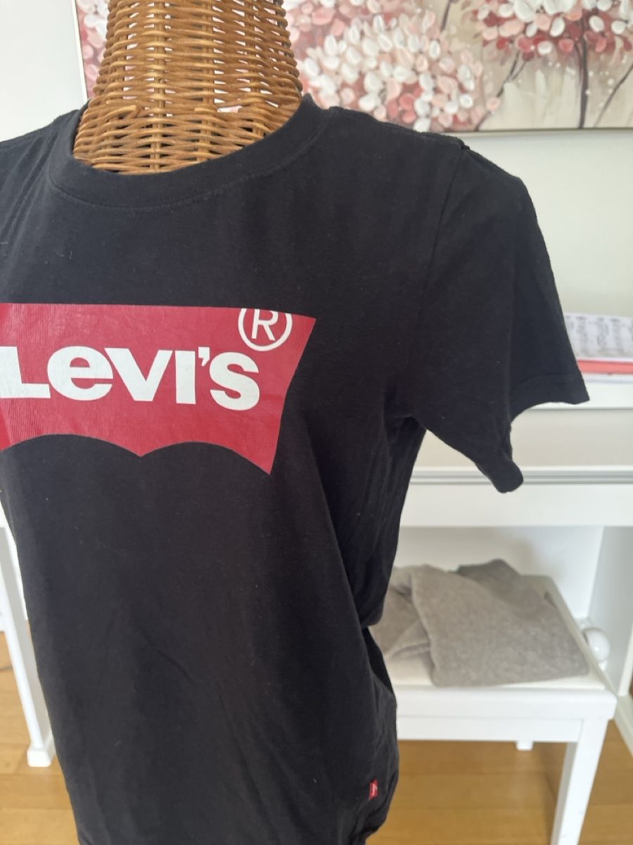 Levi's Blusen, T-Shirts & Tops: Levi's T-Shirt Schwarz, 152 – Gebraucht aus Solothurn von Bobesch08 1