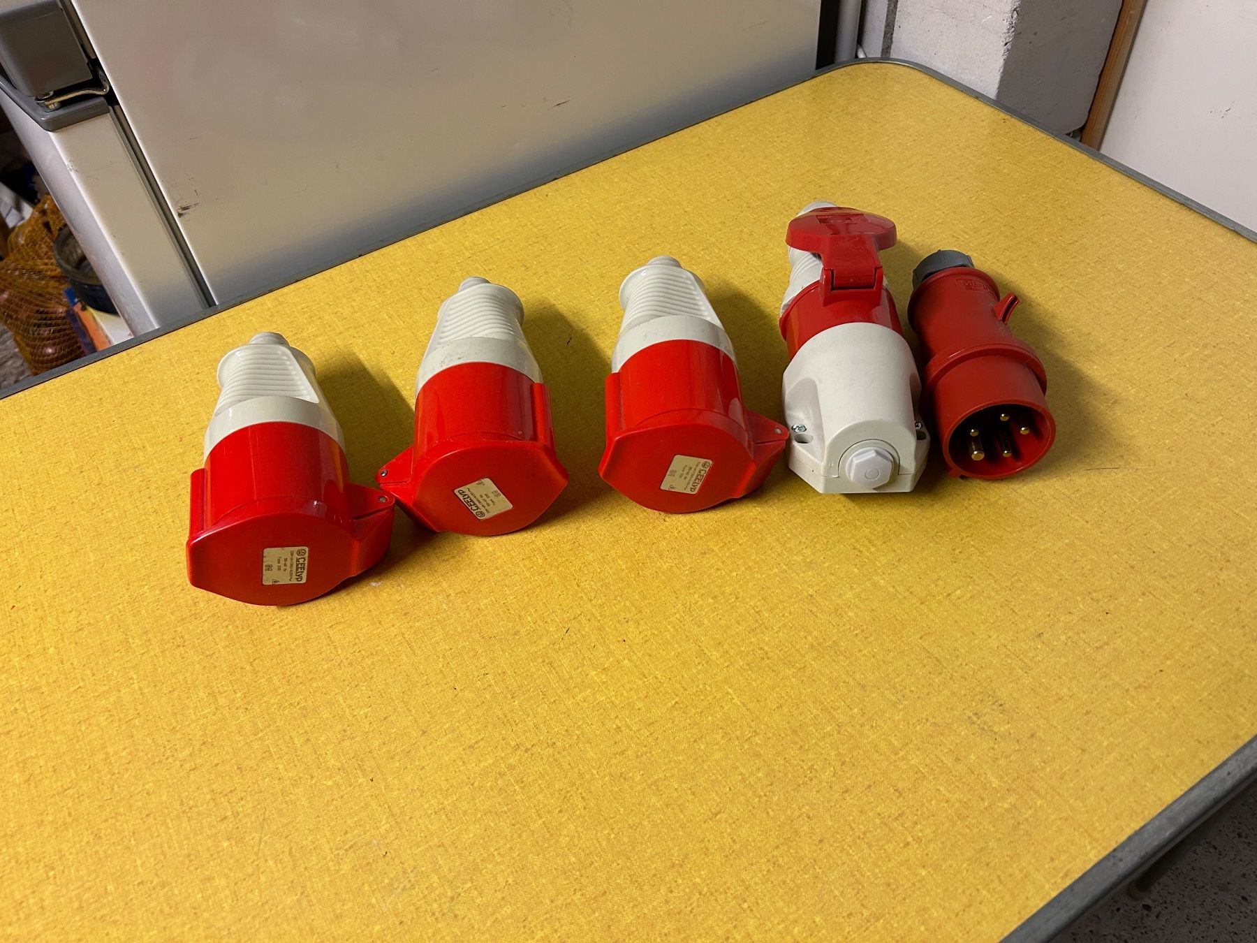 Spine: CEE Stecker Set, diverse Typen,Rot/Weiss ….. – Usato da Lanzenhäusern venduto da vic63 1