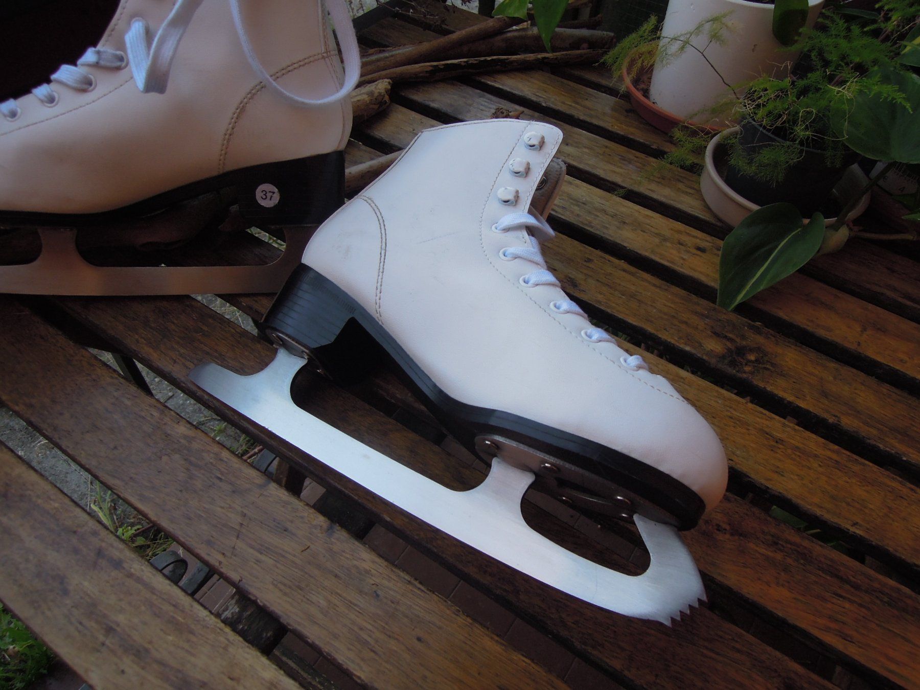 Patins à glace: Schlittschue Mädchen nr 37 – D'occasion à Morbio Inferiore par supermammuth 1