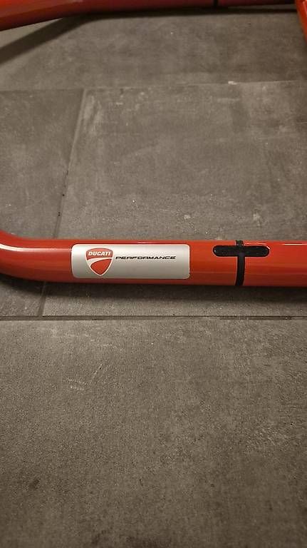 Stander: DUCATI Hinterer Boxenständer für Einarmschwinge – Usato da Ittigen venduto da Thaiii 1