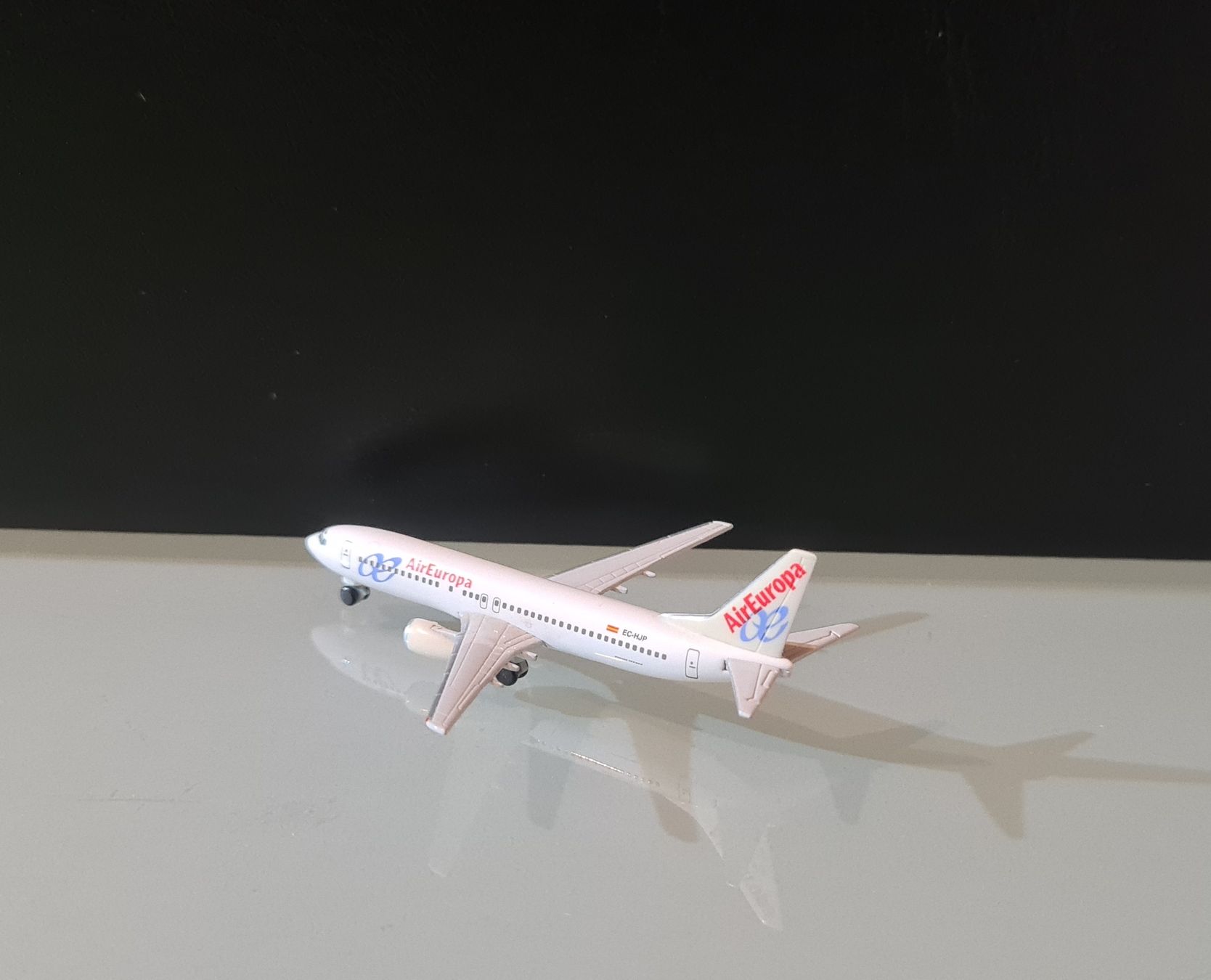 Herpa Kit di modellismo & Modellini statici: Herpa Air Europa 1:500 – Usato da Uetendorf venduto da myhome12 1