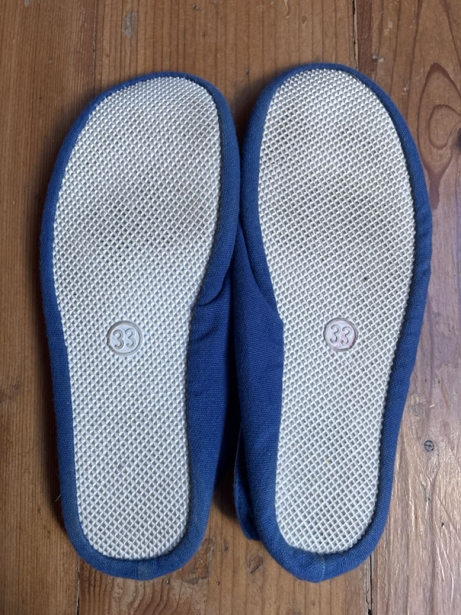 Herrenschuhe: Gymnastikschuh/Turnschläppchen blau Grösse 33, – Gebraucht aus Regensdorf von Piritatti 5