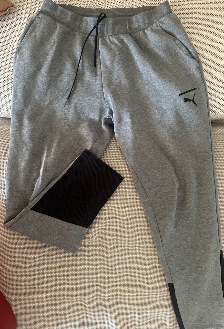 Puma Pantaloni: Puma Trainingshose Grau, bequeme Freizeithose, Grösse M – Usato da Zürich venduto da Jocki02 2