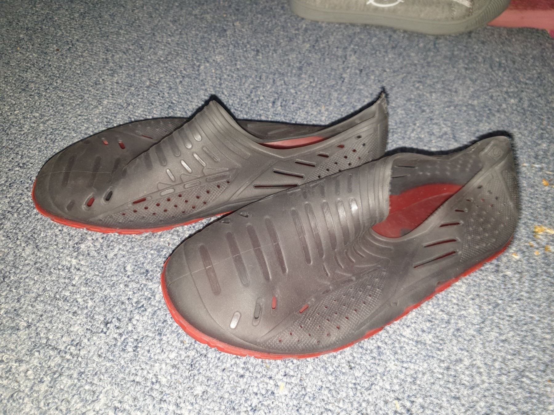 Scarpe per ragazze: Wasserschuhe Gr. 32 NEU – Nuovo (secondo la descrizione) da Killwangen venduto da KIANA08