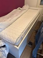 Letto singolo con materasso e cassettone