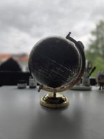 Schöner Globus, schwarz mit Gold. Wie neu! Deko-Objekt.