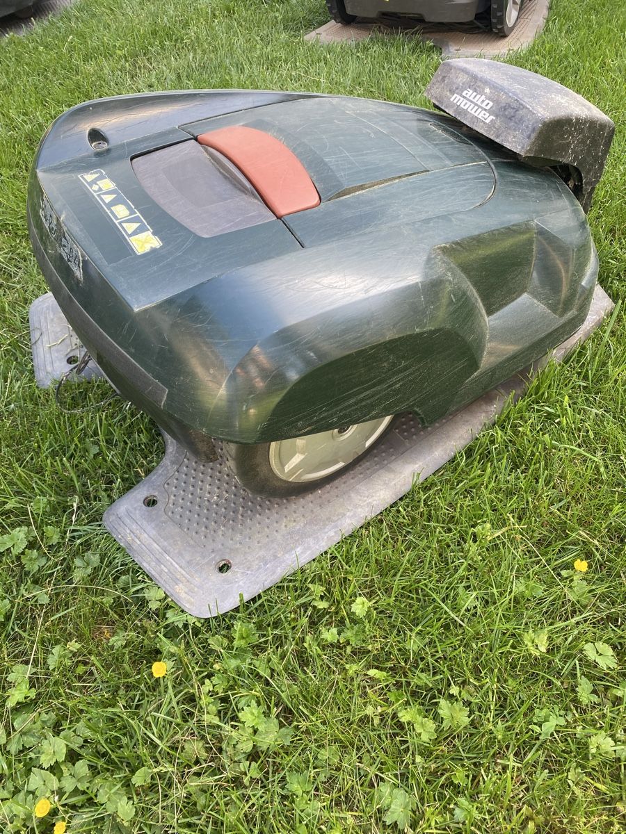 Husqvarna Rasenmäher: Robot tondeuse Husqvarna Automower  – Gebraucht aus la chaux de fonds von Britchon1 2