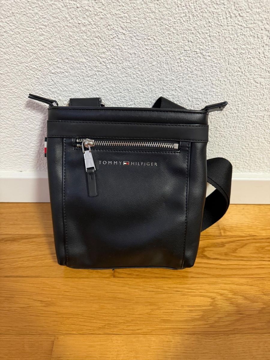 Tommy Hilfiger Borse: Umhängetasche Tommy Hilfiger – Usato da Möhlin venduto da romano19 1