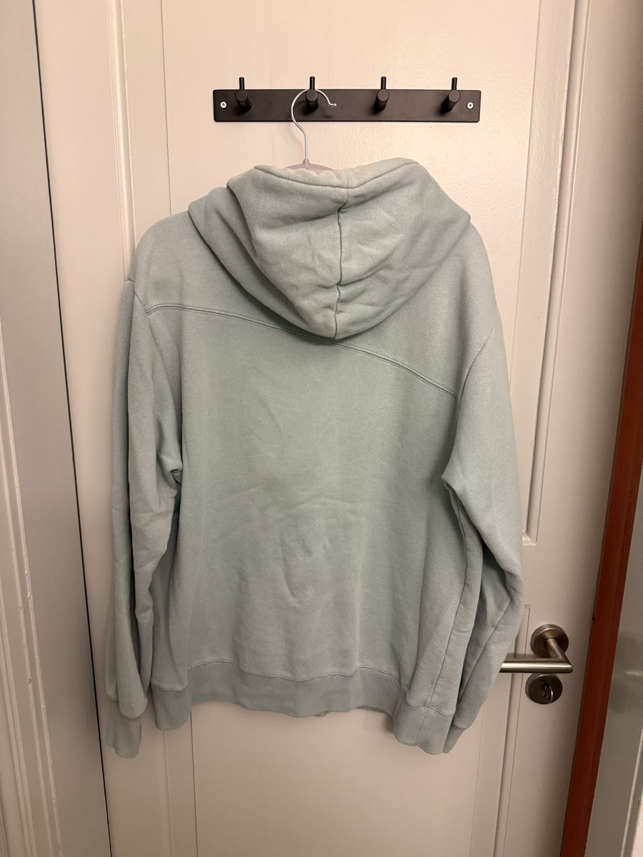 Maglioni & Felpe: Volcom Kapuzenpullover hellblau Grösse L guter Zustand – Usato da Wettingen venduto da Rueetschi 1