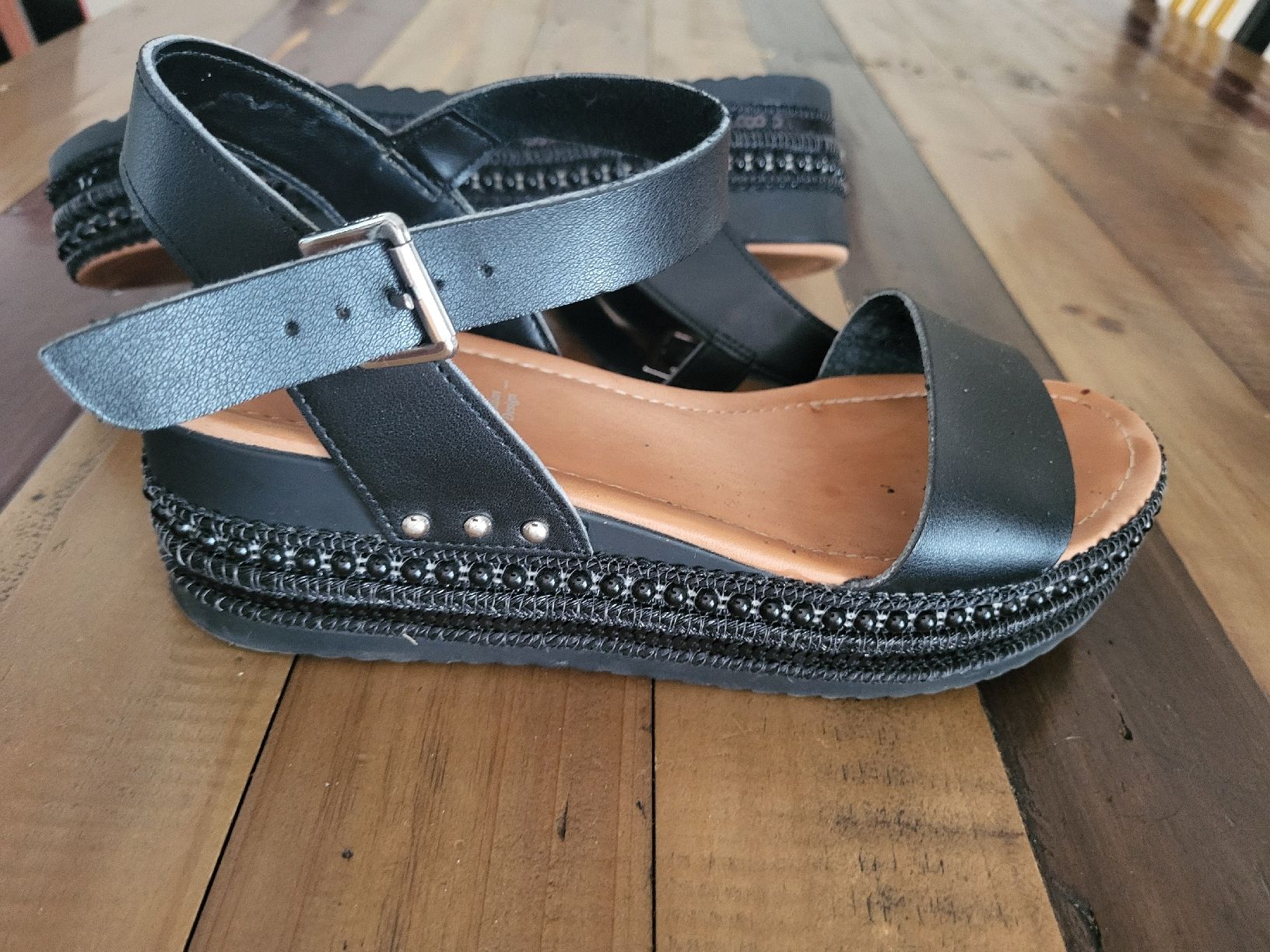 Damenschuhe: scandales noires Bata taille 40 – Gebraucht aus Ursy von Tchoupitchou
